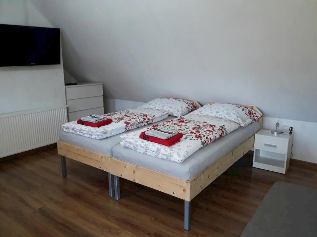 Zemianska Kuria Vachtar Hotel Kralova Lehota Buitenkant foto