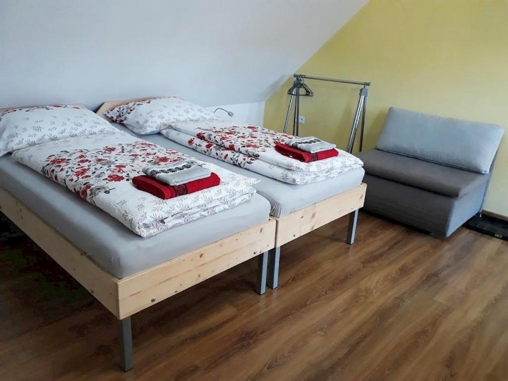 Zemianska Kuria Vachtar Hotel Kralova Lehota Buitenkant foto