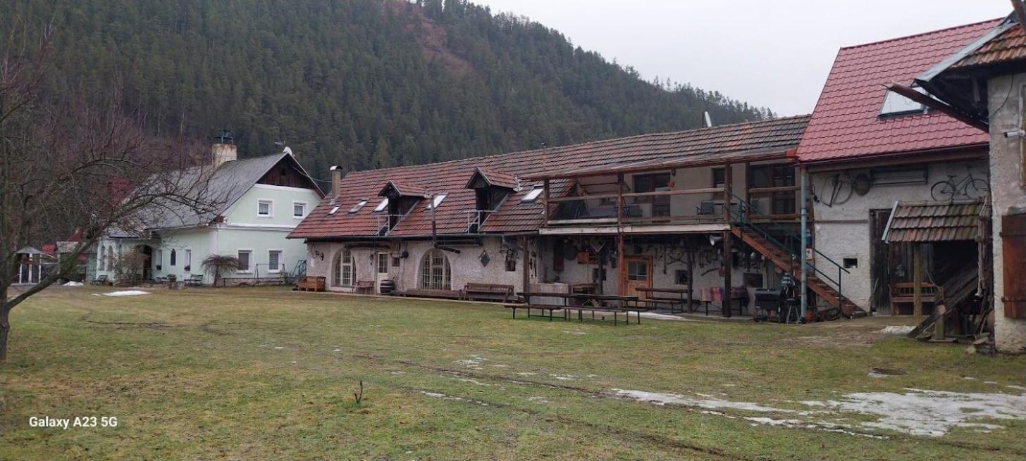 Zemianska Kuria Vachtar Hotel Kralova Lehota Buitenkant foto