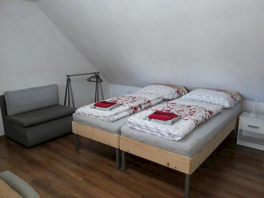 Zemianska Kuria Vachtar Hotel Kralova Lehota Buitenkant foto