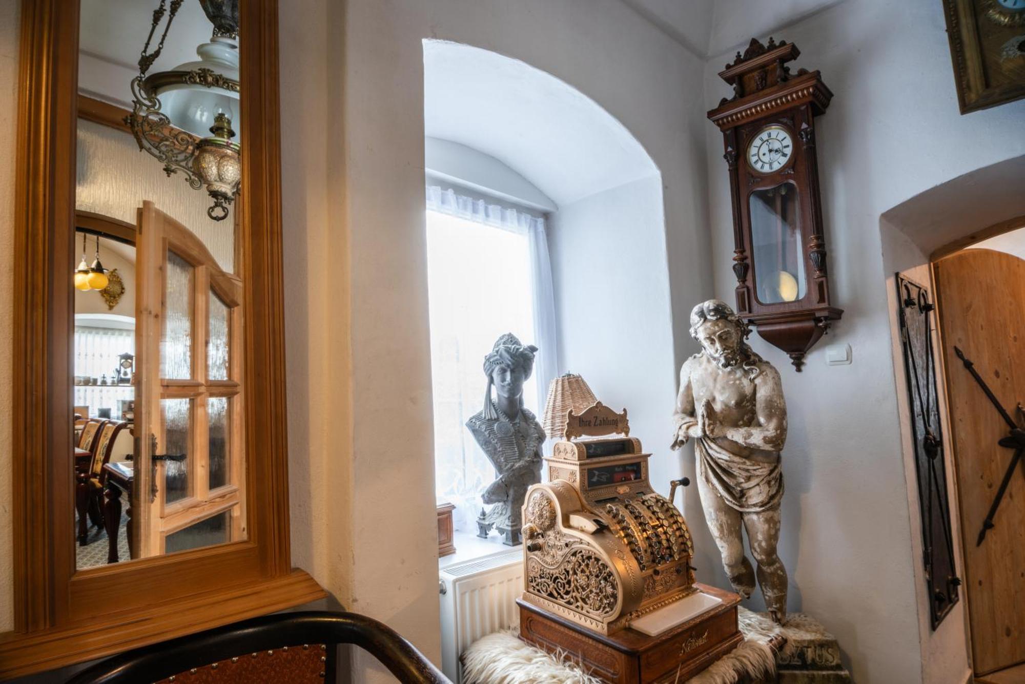 Zemianska Kuria Vachtar Hotel Kralova Lehota Buitenkant foto