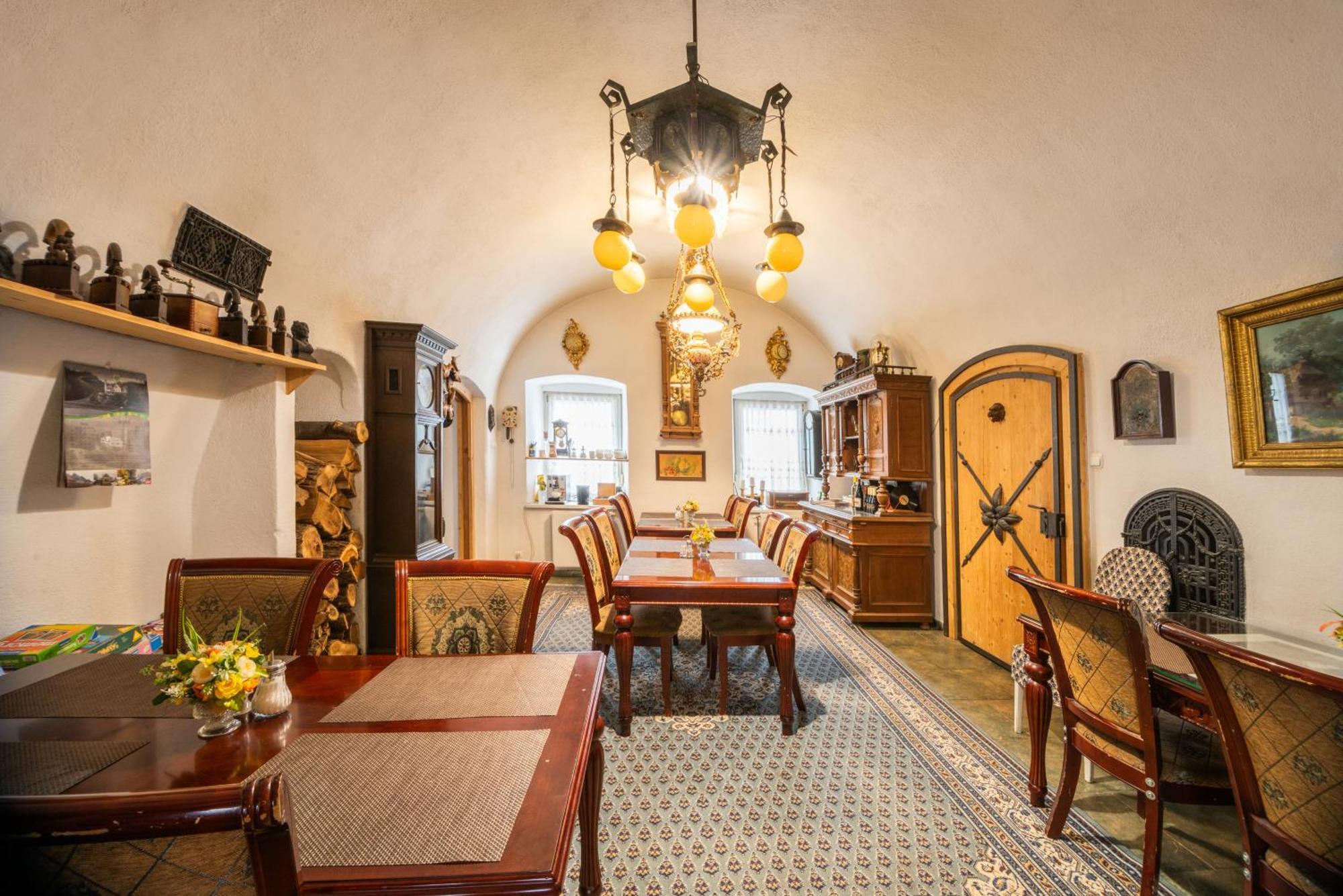 Zemianska Kuria Vachtar Hotel Kralova Lehota Buitenkant foto
