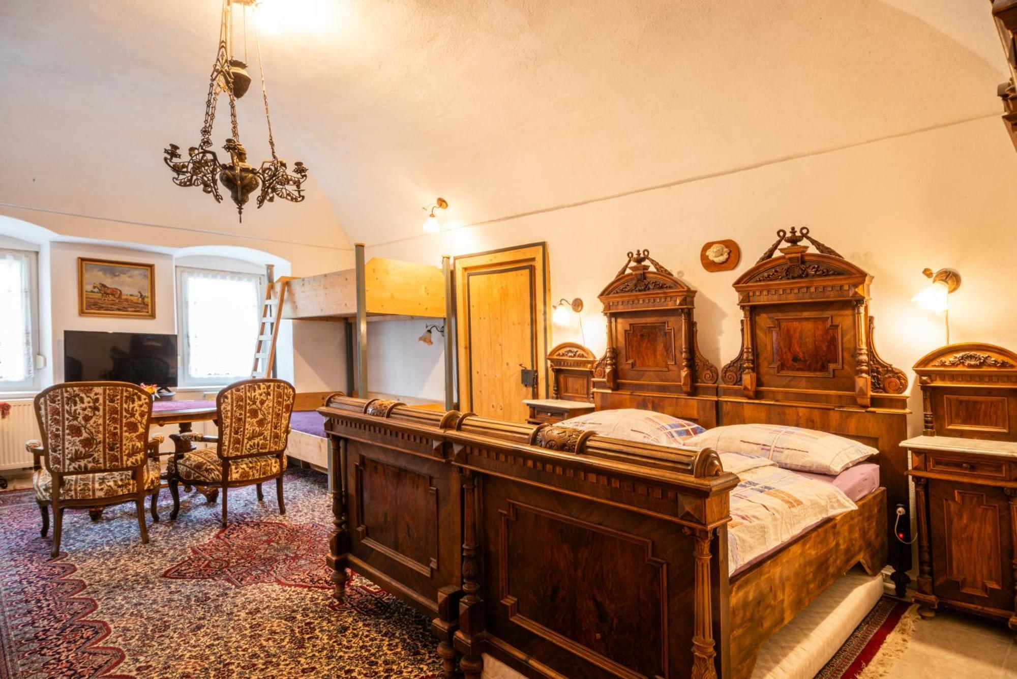 Zemianska Kuria Vachtar Hotel Kralova Lehota Buitenkant foto