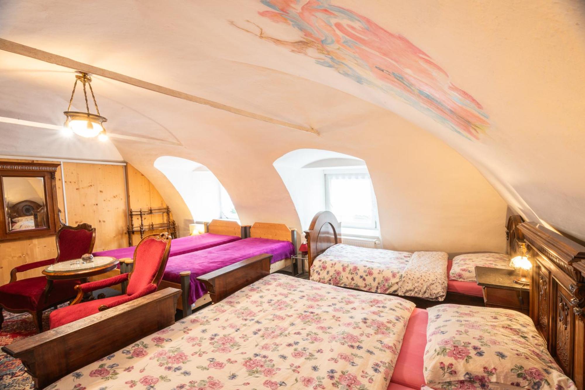 Zemianska Kuria Vachtar Hotel Kralova Lehota Buitenkant foto