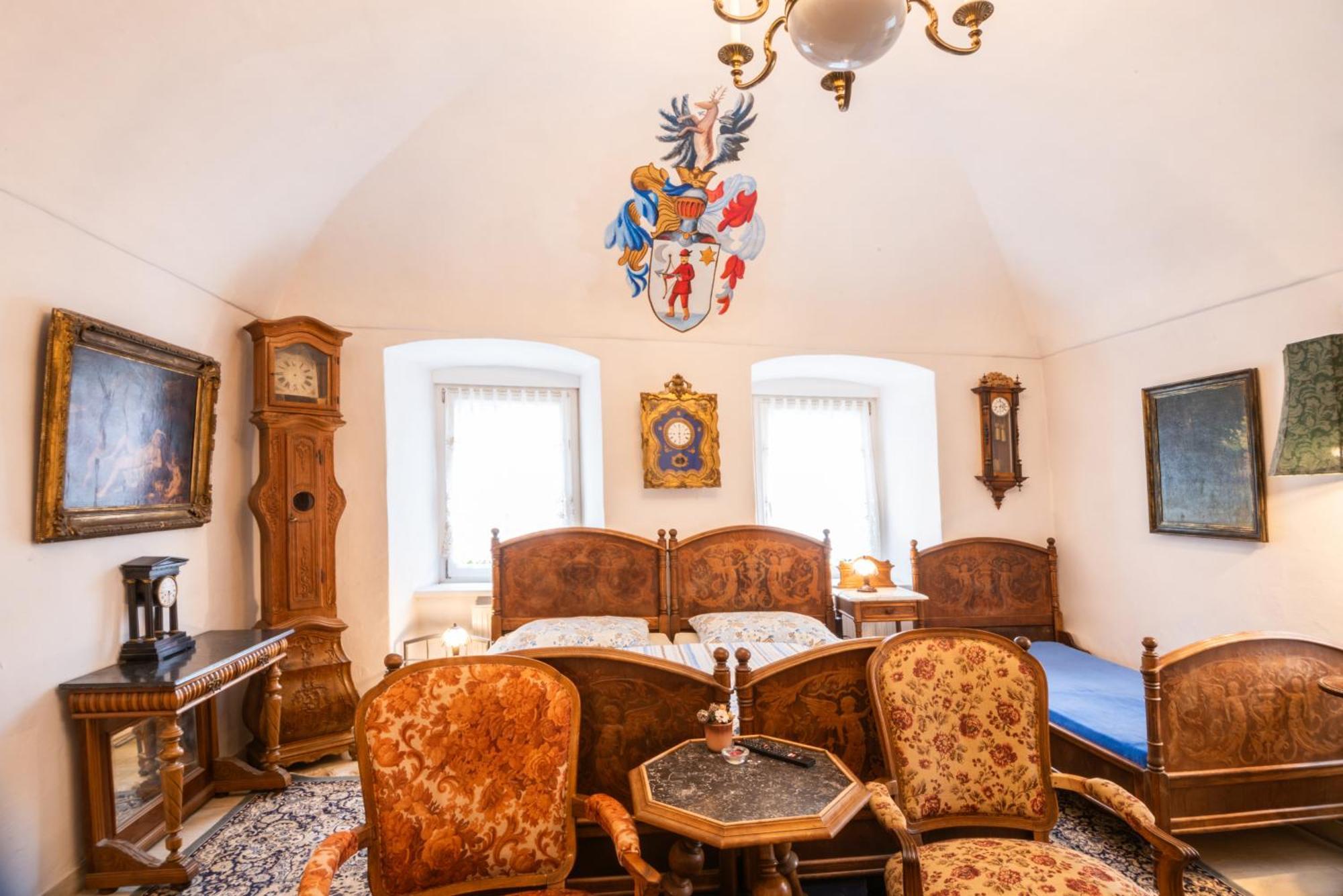 Zemianska Kuria Vachtar Hotel Kralova Lehota Buitenkant foto
