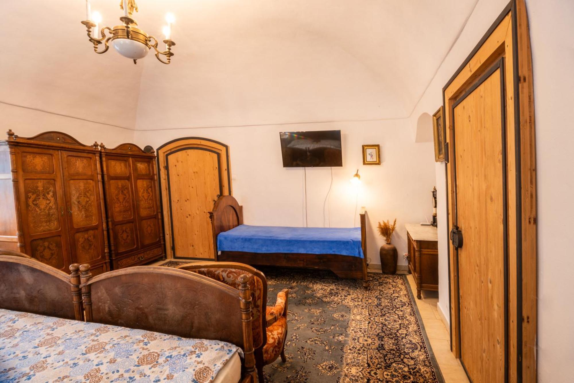 Zemianska Kuria Vachtar Hotel Kralova Lehota Buitenkant foto