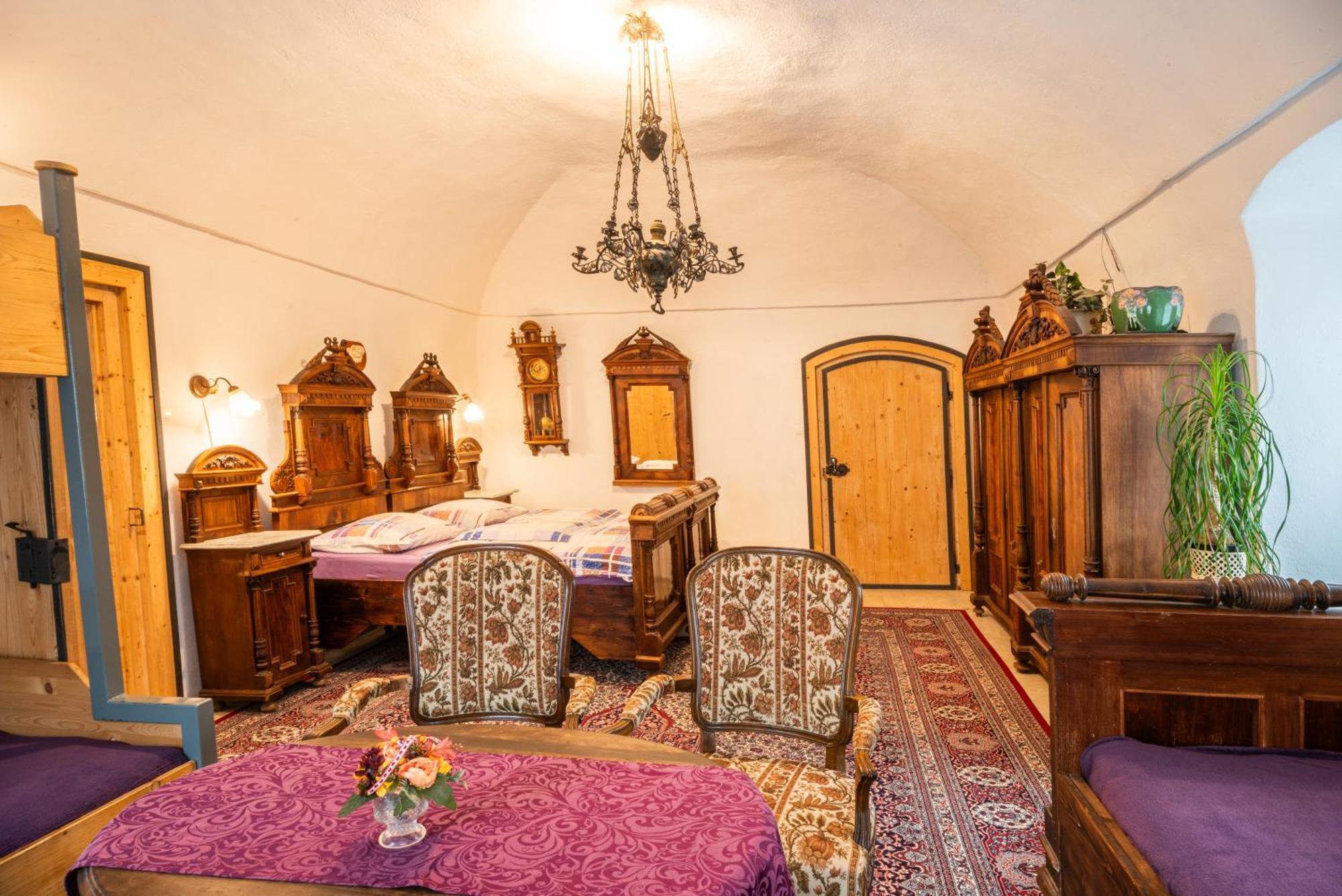 Zemianska Kuria Vachtar Hotel Kralova Lehota Buitenkant foto