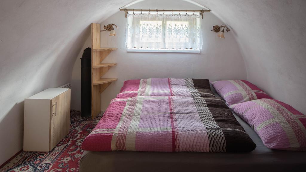 Zemianska Kuria Vachtar Hotel Kralova Lehota Buitenkant foto